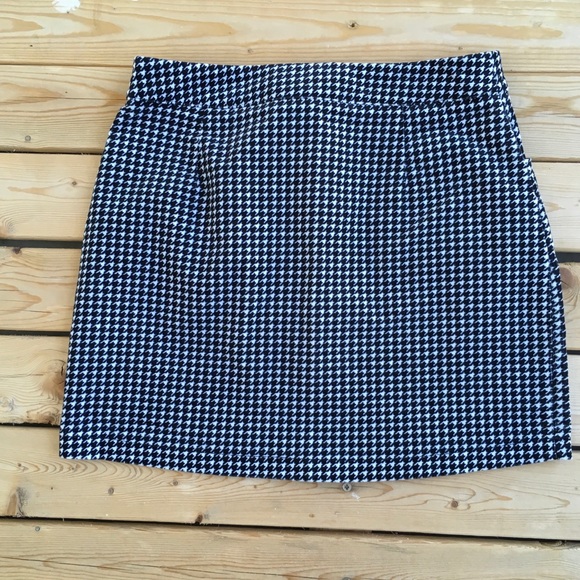 Forever 21 geometric mini skirts  M - Picture 2 of 4